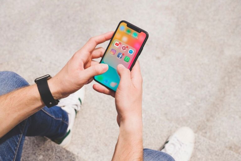 Read more about the article Telefon – narzędzie do&nbsp;komunikacji czy&nbsp;gadżet do&nbsp;zabawy?